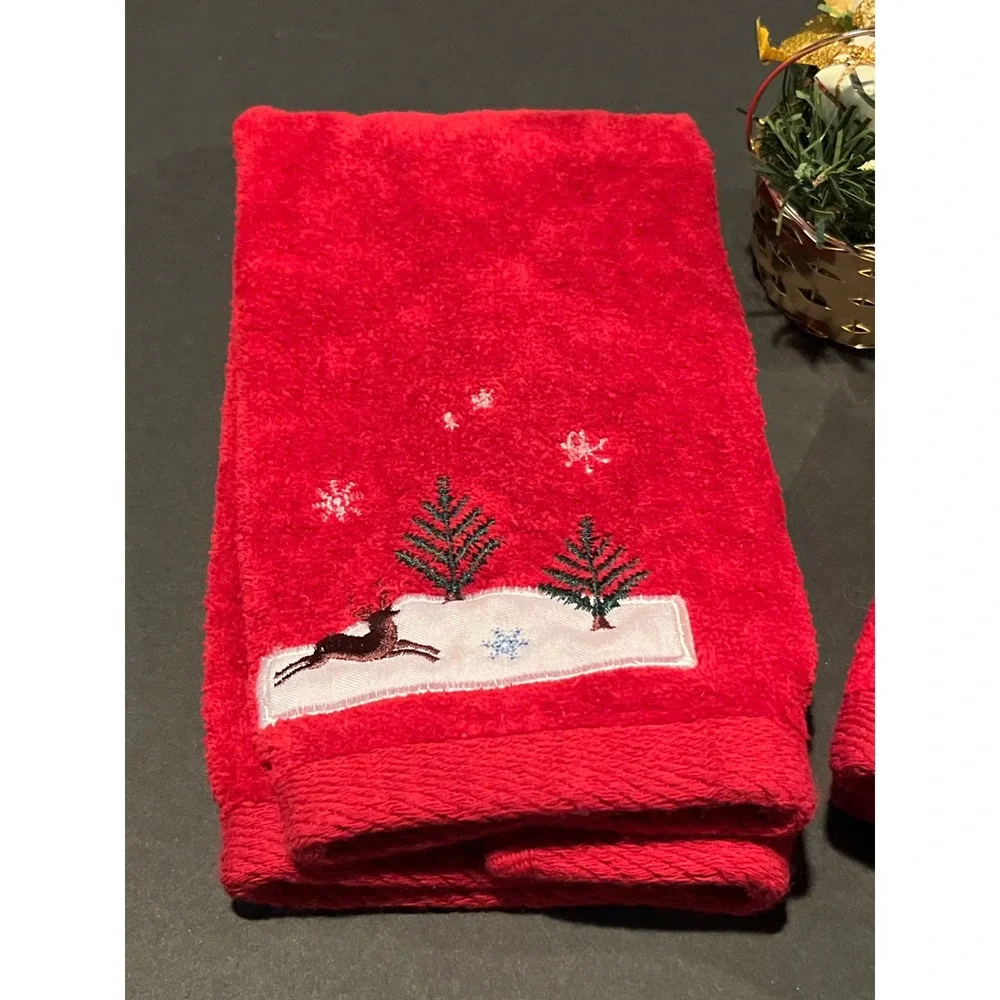 Christmas Reindeer Red Hand Towels Set of 2 with Decorative Mini Gold Basket
